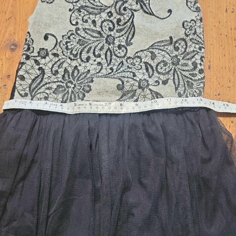 Elegant Knit & Tulle Dress - Picture 2 of 7